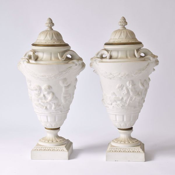 Picture of PAIR OF LIDDED VASES