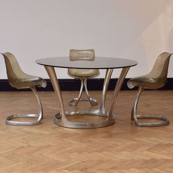 Afbeelding van TAFEL EN DRIE STOELEN
