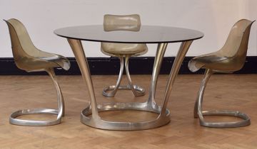 Image de TABLE ET TROIS CHAISES