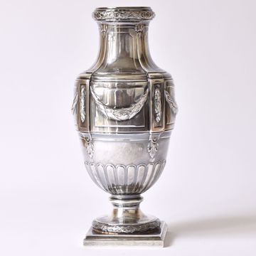 Picture of VASE IN THE SHAPE OF A GARDEN VASE